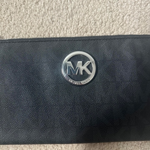 Michael Kors Leather Logo Wristlet - Picture 3 of 8